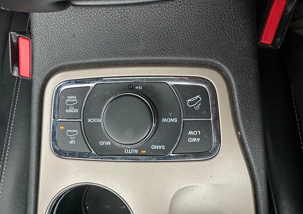 Jeep Grand Cherokee cena 77200 przebieg: 187400, rok produkcji 2015 z Kobyłka małe 56